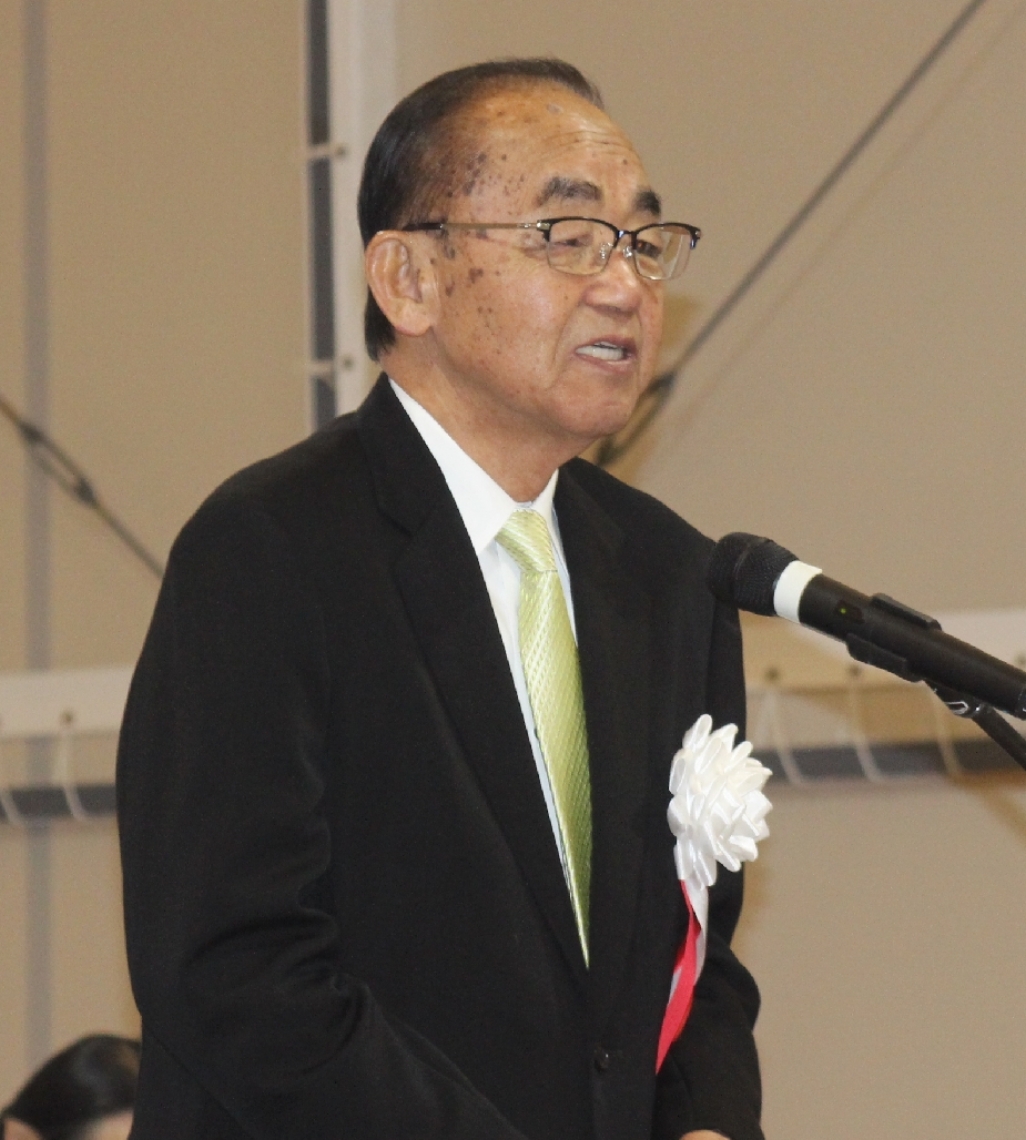 あいさつする戸高寿生組合長