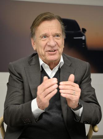 インタビューに答えるボルボ・カーのサミュエルソンＣＥＯ＝ストックホルム（共同）