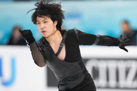 男子ＳＰ　演技する三浦佳生＝北京（共同）