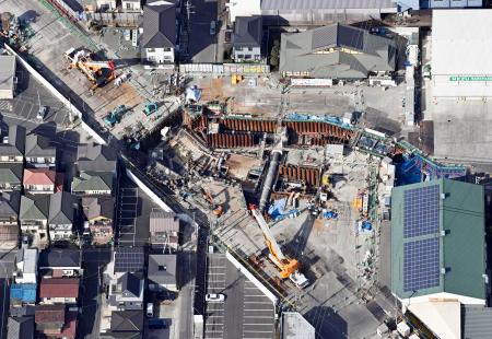 埼玉県八潮市の県道陥没事故現場＝２５日