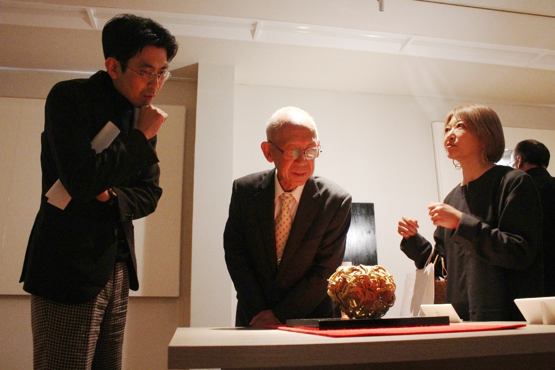 第６２回くらしの中の竹工芸展。県内外の６９人から寄せられた８２点を並べている