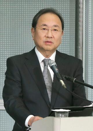 取材に応じるフジＨＤの清水賢治社長＝３日午後、東京都港区