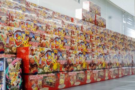 押収されたポケモンカード＝５日午前、警視庁碑文谷署