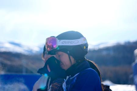 女子パラレル大回転予選で敗退し、涙ぐむ竹内智香＝リビーニョ（共同）