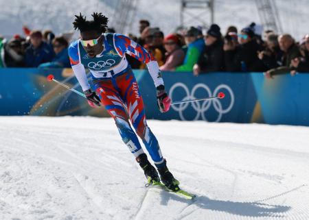 男子距離複合で６４位に終わったハイチのステベンソン・サバル＝テーゼロ（ロイター＝共同）