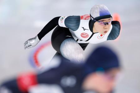 女子１０００メートル　滑走する吉田雪乃＝ミラノ（共同）