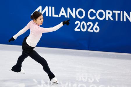 公式練習で調整する千葉百音＝ミラノ（共同）