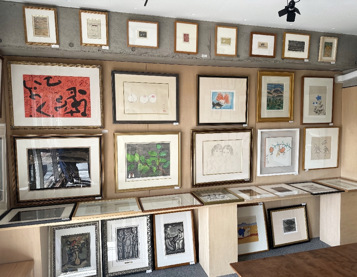 梅原龍三郎、中川一政、藤田嗣治、宇治山哲平、パウル・クレーらの作品約１００点を即売