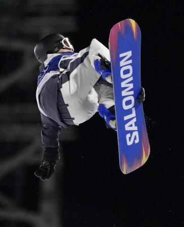 男子ハーフパイプ決勝　演技する山田琉聖＝リビーニョ（共同）