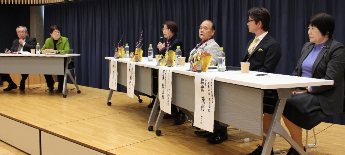 「子どもまんなか社会」について意見を交わすパネリストら