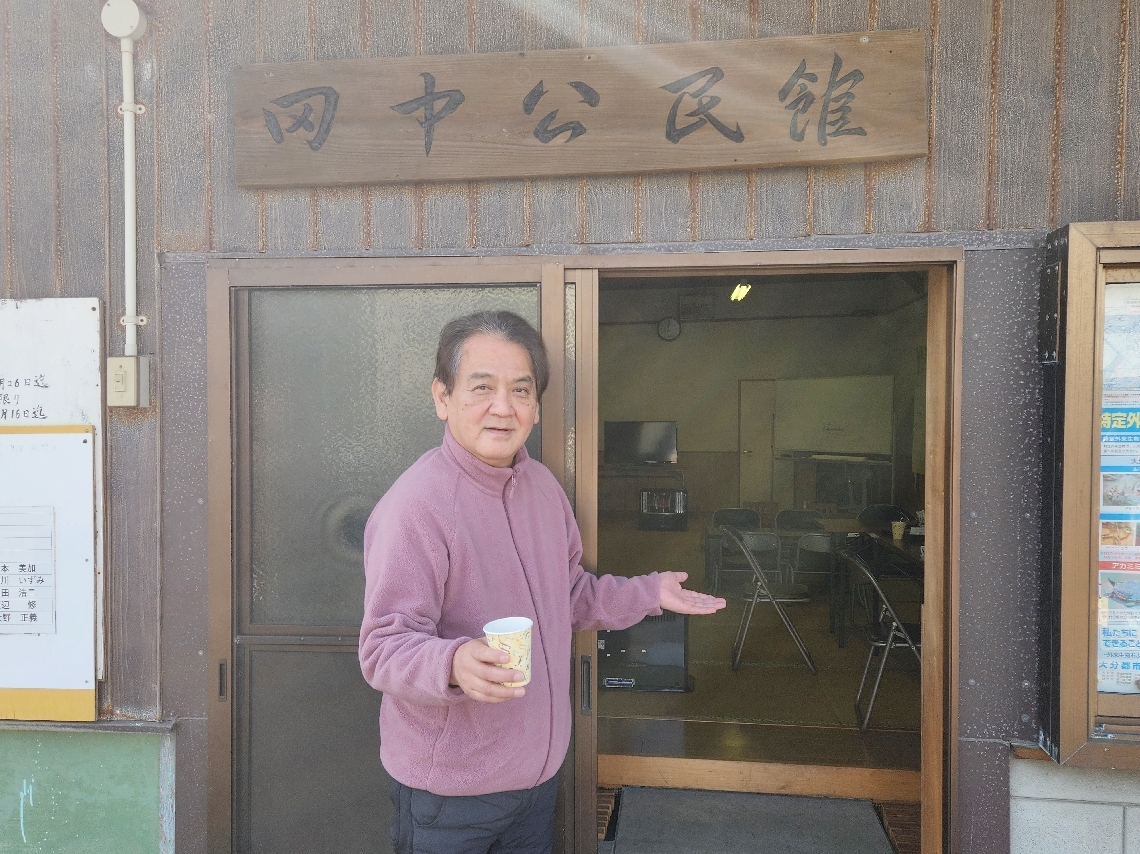 田中公民館で定期的にコーヒーなどを提供する渡辺忠孝さん