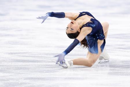 女子ＳＰ　演技する坂本花織＝ミラノ（共同）