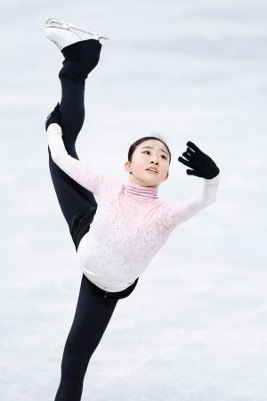 公式練習で調整する千葉百音＝ミラノ（共同）