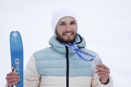 山岳スキー男子スプリントで銀メダルを獲得したＡＩＮのニキータ・フィリポフ＝１９日、イタリア・ボルミオ（共同）