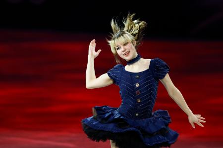 エキシビションで演技するアリサ・リュウ＝ミラノ（共同）