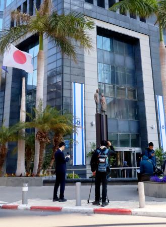 イスラエル中部テルアビブにある日本大使館が入る建物＝２日（共同）