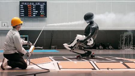 チェアスキーの開発のため行われた空気抵抗の実験＝２０２５年６月、愛知県豊田市（トヨタイムズスポーツ提供）