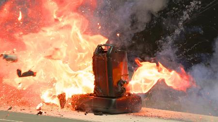 再現実験で発火した電動自転車の非純正バッテリー（ＮＩＴＥ提供）
