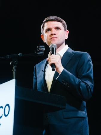 米テキサス州サンアントニオでの集会で発言するタラリコ州下院議員＝１日（ＡＰ＝共同）