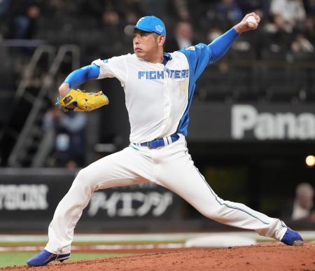 西武とのオープン戦で、６回から登板した日本ハム・加藤貴。４回無失点で先発枠入りをアピール＝エスコンフィールド