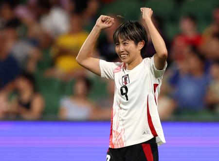 日本―インド　後半、ゴールを決め喜ぶ植木＝パース（ゲッティ＝共同）