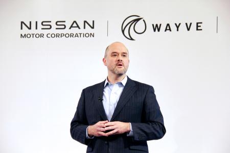 記者会見する日産のイバン・エスピノーサ社長＝１２日午前、東京都渋谷区