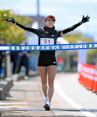 女子で優勝した梅野倖子＝石川県能美市