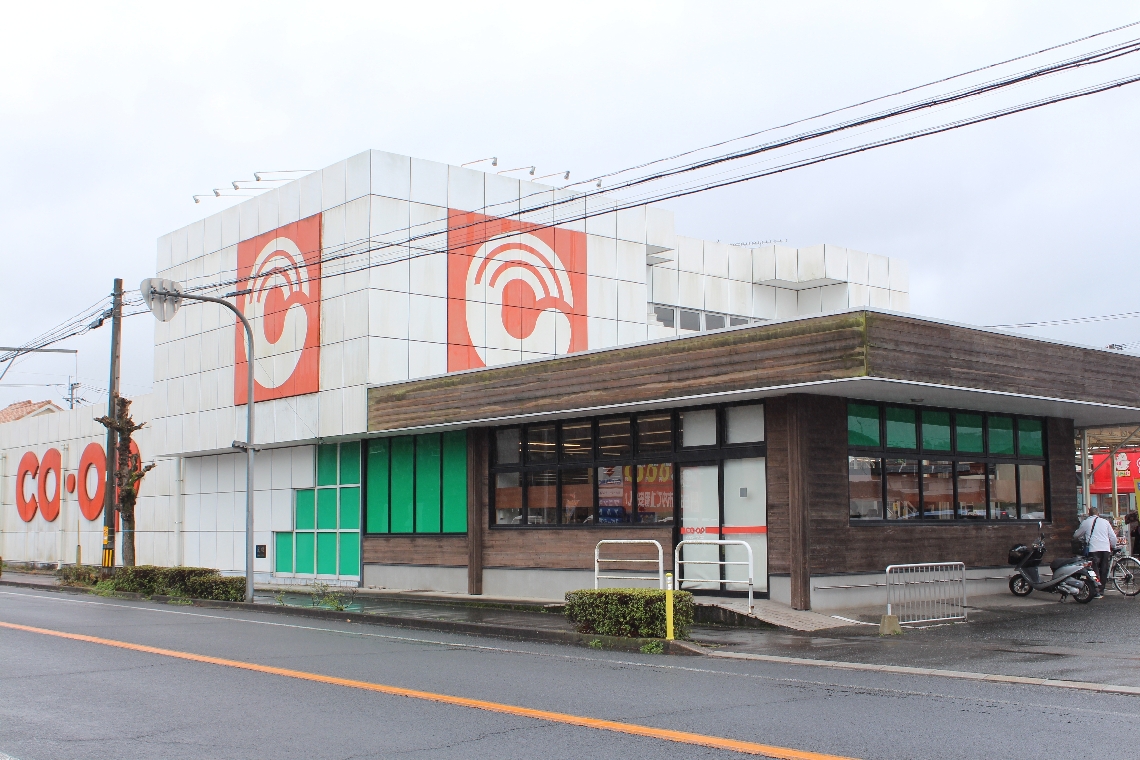 ４月１９日で閉店するコープ三芳店＝日田市下井手町