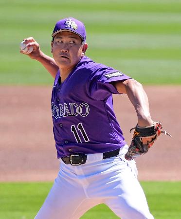 タイガース戦に先発し、４回１／３を２失点だったロッキーズ・菅野＝スコッツデール（共同）
