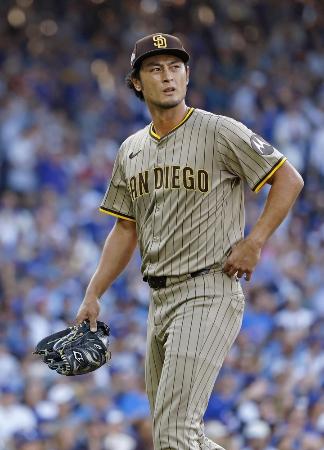 大塚製薬×ダルビッシュ有 巨大旗 大阪・羽曳野出身大リーガー、ダルビッシュ有が日米通算勝利記録更新