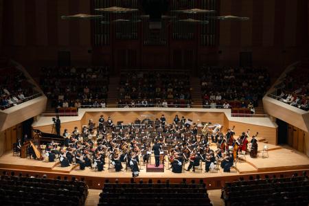 東北ユースオーケストラの公演＝２６日、東京・赤坂のサントリーホール