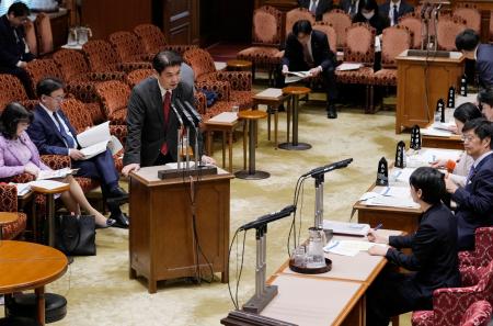 参院予算委で答弁する松本文科相＝２７日午前