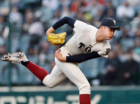 英明戦に２番手で登板した大阪桐蔭・川本＝甲子園