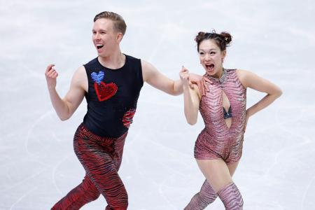 アイスダンスＲＤ　演技する折原裕香（右）、ユホ・ピリネン組＝プラハ（共同）