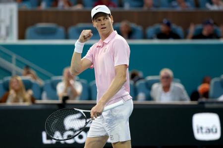 通算２６勝目を挙げたヤニク・シナー＝２９日（ゲッティ＝共同）