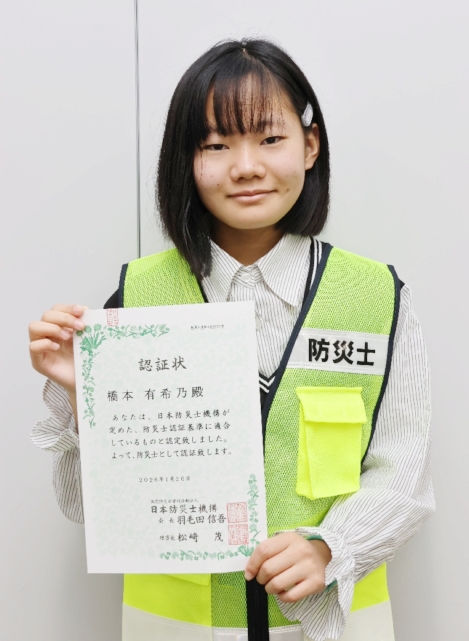 県内で初めて小学生の防災士となった橋本有希乃さん＝豊後大野市役所