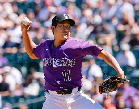 フィリーズ戦に先発し、６回１失点で今季初勝利を挙げたロッキーズ・菅野＝デンバー（ロイター＝共同）