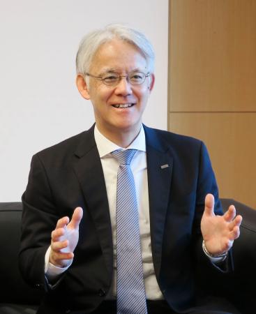 インタビューに応じるみずほ信託銀行の笹田賢一社長