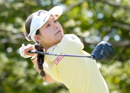 第２日、通算７アンダーで２位の吉田鈴＝石坂ＧＣ