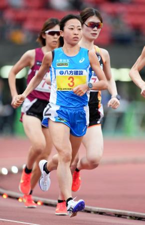 女子１００００メートルで５位だった小林香菜＝えがお健康スタジアム