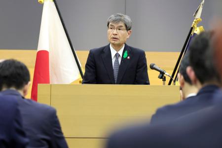 全国会議で訓示する警察庁の楠芳伸長官＝１５日午後、東京都千代田区