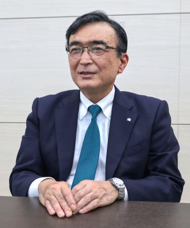 インタビューに応じる日本ハムの前田文男新社長