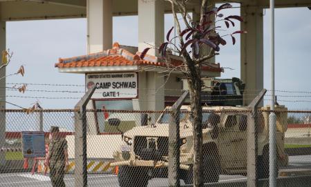 米軍キャンプ・シュワブのゲート＝１６日、沖縄県名護市