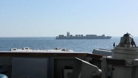 米中央軍が１９日に公開した、米軍が通航阻止したイラン船籍の貨物船＝アラビア海北部（米中央軍提供・ロイター＝共同）