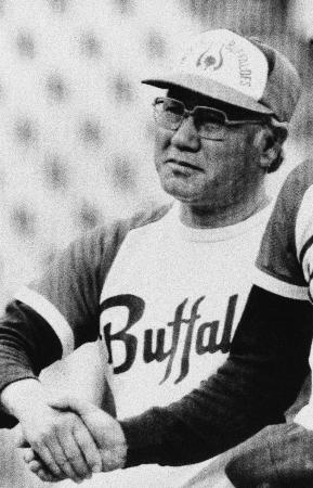 近鉄監督当時の岡本伊三美さん＝１９８６年、藤井寺球場