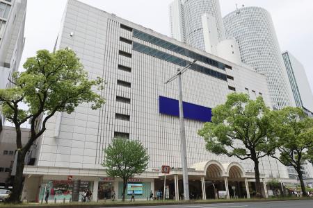名鉄百貨店本店が入っていたビル＝２１日午前、名古屋市