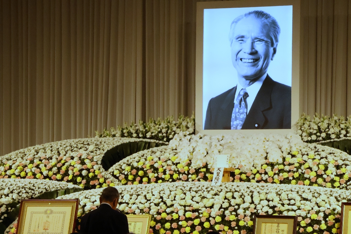 村山富市元首相の「お別れ会」で式辞を述べる河野洋平氏＝２０日、東京都