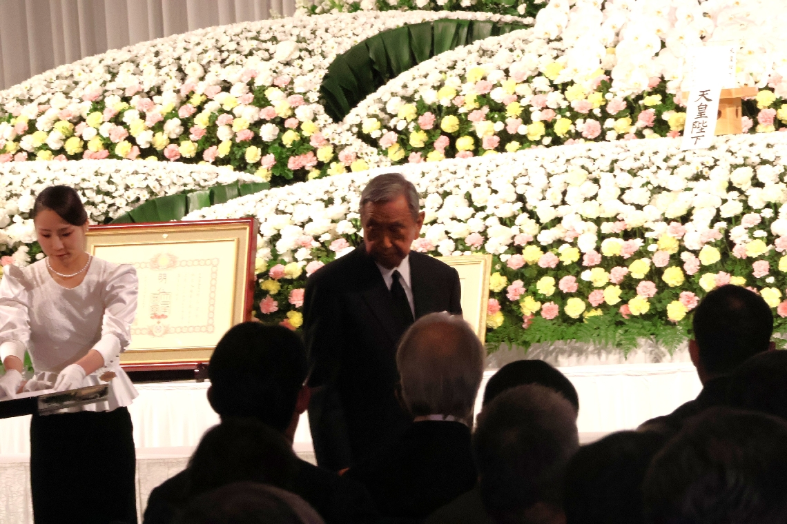 村山富市元首相の「お別れ会」で式辞を述べる河野洋平氏