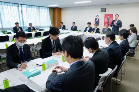 自民党本部で開かれた政治制度改革本部の総会＝２３日午前、東京・永田町