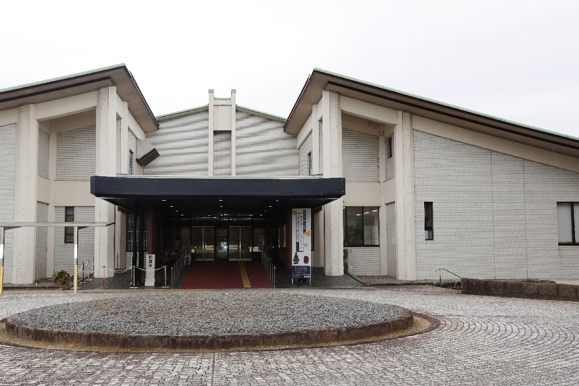 ＬＥＤ化工事のため１２月から休館する県立歴史博物館＝宇佐市高森